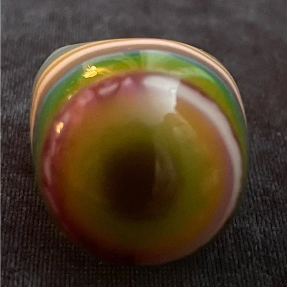 Sobral handmade resin ring. The green in picture is more a Hunter Green - Picture 2 of 6
